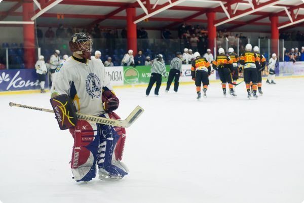 Хокеїсти «Кременчука» настільки скучили за льодом, що «розкатали» суперника Хокеїсти «Кременчука» настільки скучили за льодом, що «розкатали» суперника