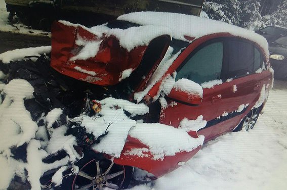 На Полтавщине столкнулись фура и «легковушка»: два человека в больнице На Полтавщине столкнулись фура и «легковушка»: два человека в больнице