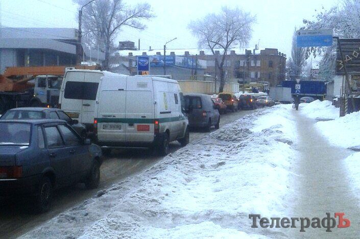 В Кременчуге авария под мостом на ул. Ярмарочной – собралась пробка В Кременчуге авария под мостом на ул. Ярмарочной – собралась пробка