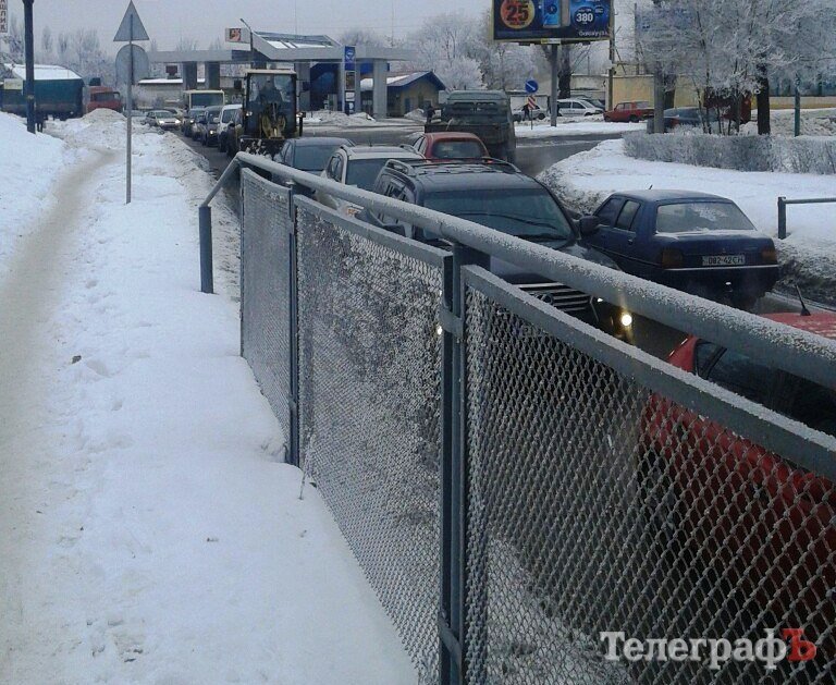 В Кременчуге авария под мостом на ул. Ярмарочной – собралась пробка В Кременчуге авария под мостом на ул. Ярмарочной – собралась пробка
