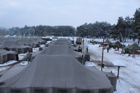 Бувалі вояки із Кременчука живуть у польовому таборі Бувалі вояки із Кременчука живуть у польовому таборі