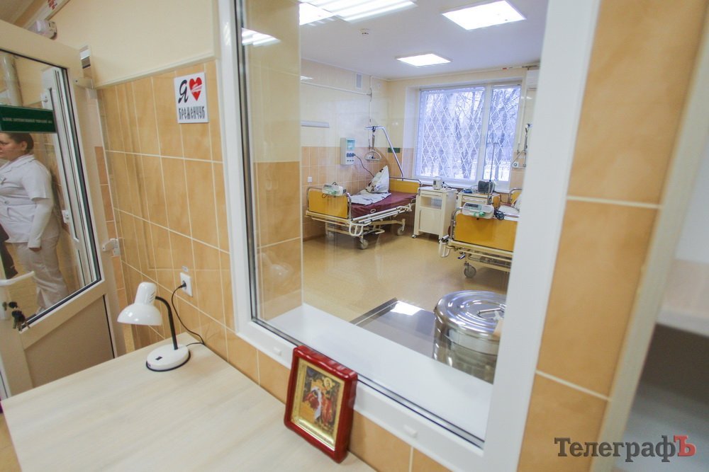 Мистер Х клеит по Кременчугу «тайный знак». Кто он – в мэрии не знают Мистер Х клеит по Кременчугу «тайный знак». Кто он – в мэрии не знают