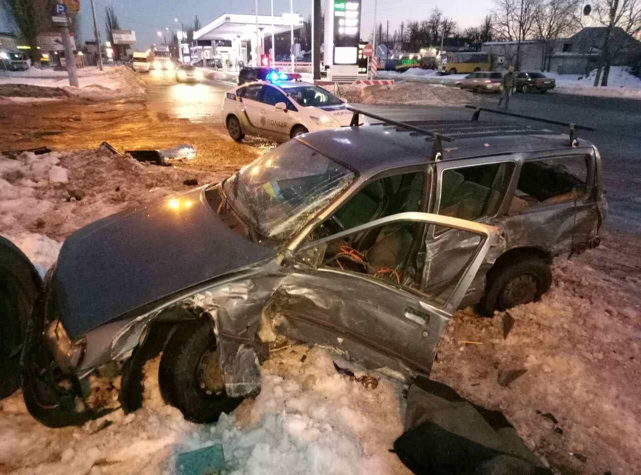 В Кременчуге на Киевской столкнулись Mitsubishi и Ford: 4 человека в больнице В Кременчуге на Киевской столкнулись Mitsubishi и Ford: 4 человека в больнице
