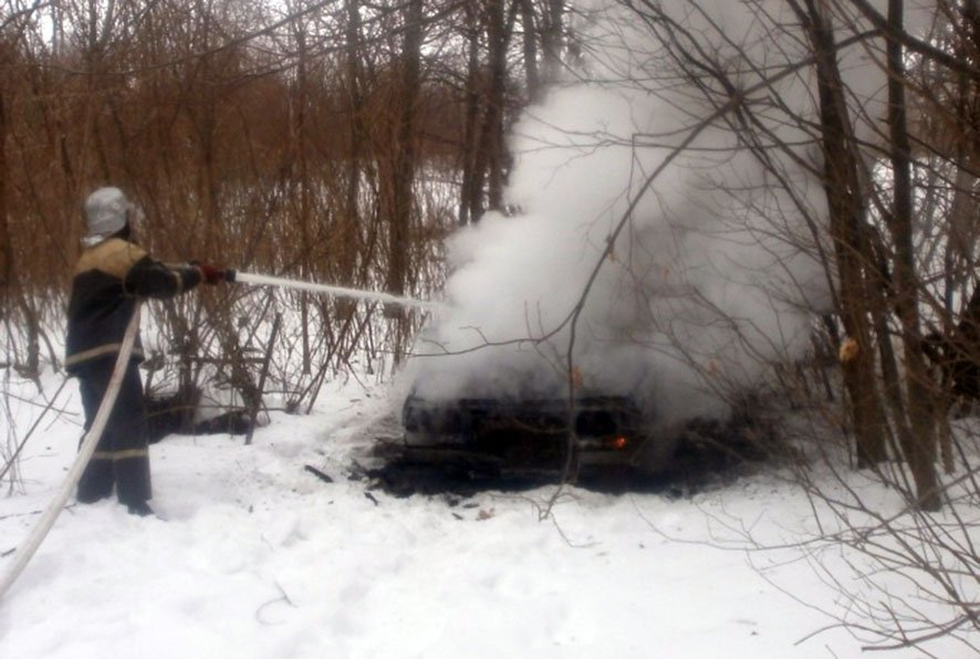 На Полтавщині за минулу добу згоріло 2 автівки На Полтавщині за минулу добу згоріло 2 автівки