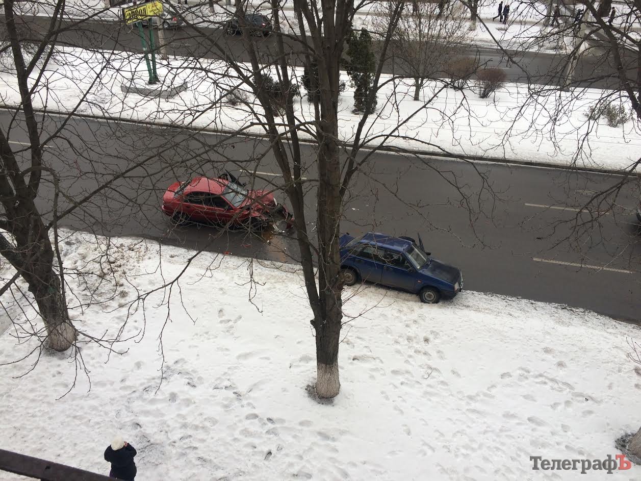 ДТП в Кременчуге: Lanos «поцеловал» «девяносто девятую» Ладу ДТП в Кременчуге: Lanos «поцеловал» «девяносто девятую» Ладу