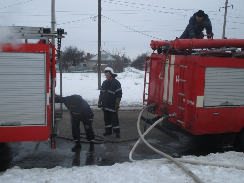 Кременчужанин, пытавшийся потушить огонь до приезда пожарных, получил ожоги руки Кременчужанин, пытавшийся потушить огонь до приезда пожарных, получил ожоги руки