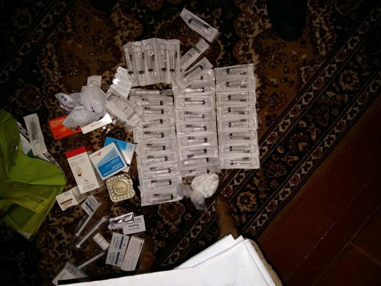 На Полтавщине полицейский «крышевал» семью наркоторговцев На Полтавщине полицейский «крышевал» семью наркоторговцев