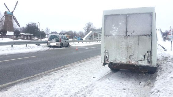 На Полтавщине легковушка въехала в маршрутку с пассажирами: 2 человека в больнице На Полтавщине легковушка въехала в маршрутку с пассажирами: 2 человека в больнице