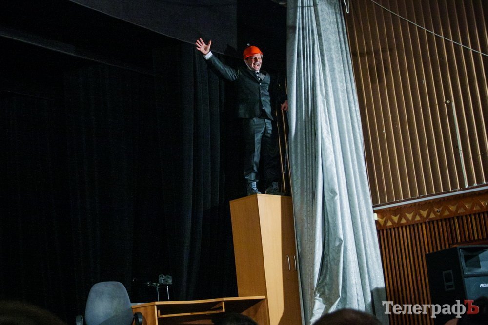 В конце рабочего дня: а вы и не догадывались, чем еще можно заняться в офисе... В конце рабочего дня: а вы и не догадывались, чем еще можно заняться в офисе...