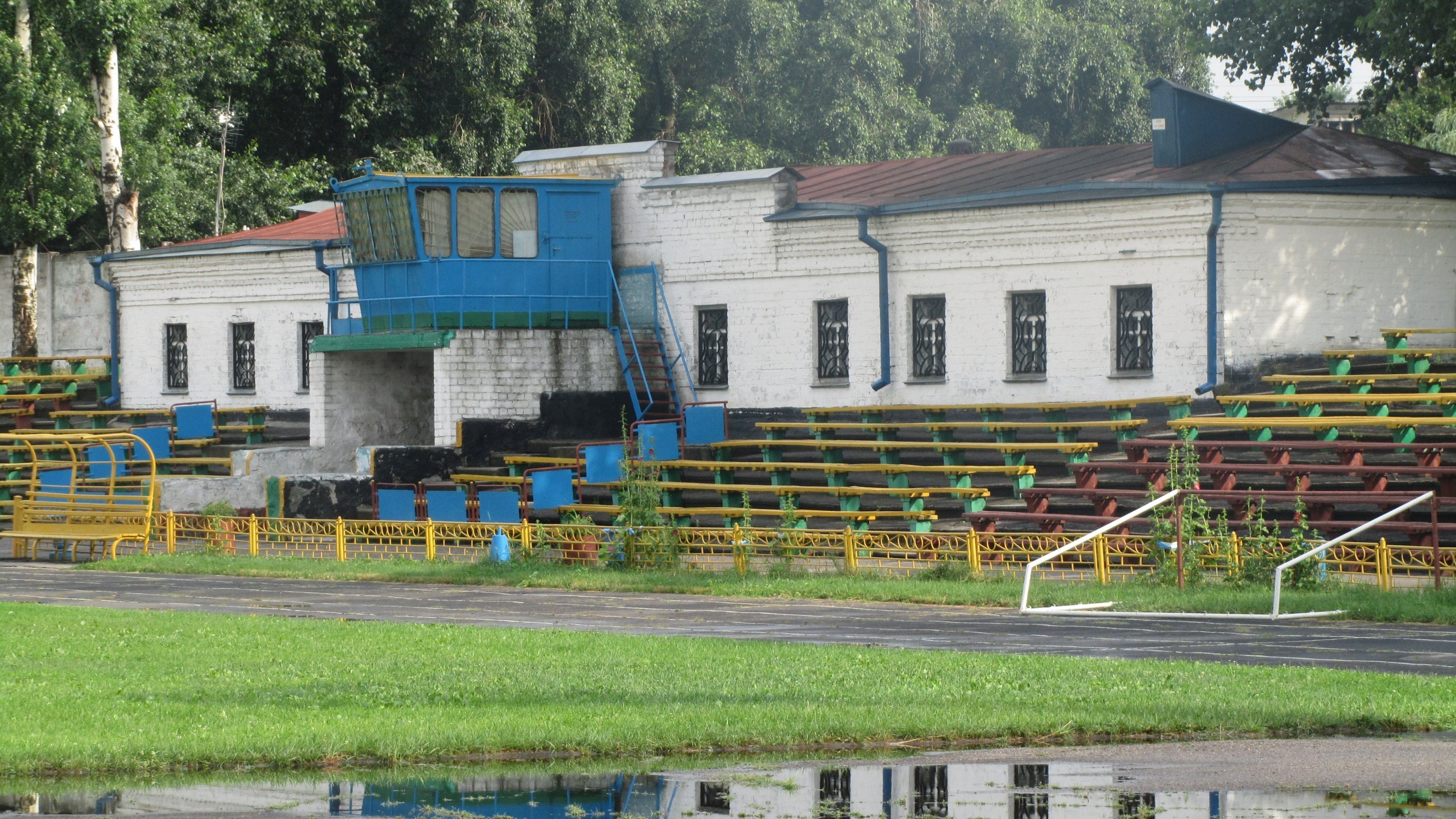 У Кременчуці реконструюють стадіон «Кредмаш» У Кременчуці реконструюють стадіон «Кредмаш»