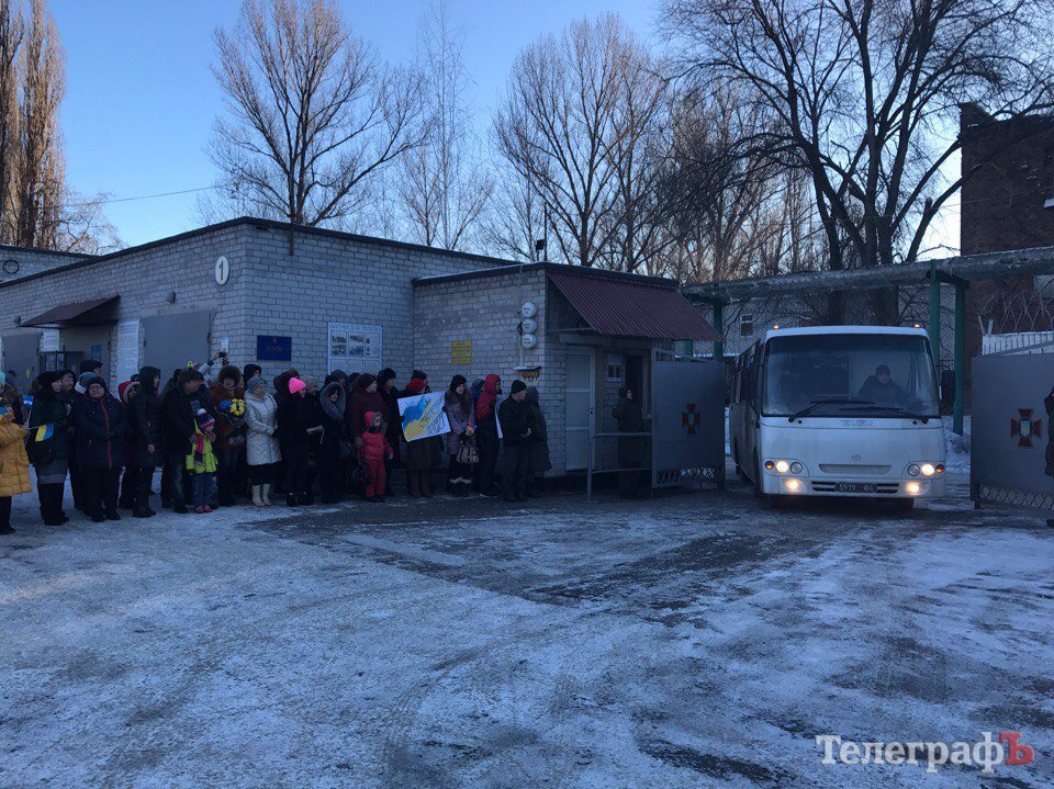 «Папочка, я так ждал!»: нацгвардейцы Кременчуга вернулись из зоны АТО «Папочка, я так ждал!»: нацгвардейцы Кременчуга вернулись из зоны АТО