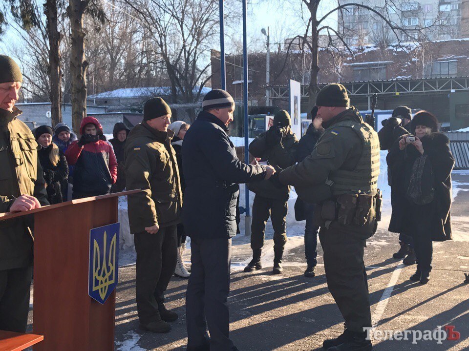 «Папочка, я так ждал!»: нацгвардейцы Кременчуга вернулись из зоны АТО «Папочка, я так ждал!»: нацгвардейцы Кременчуга вернулись из зоны АТО