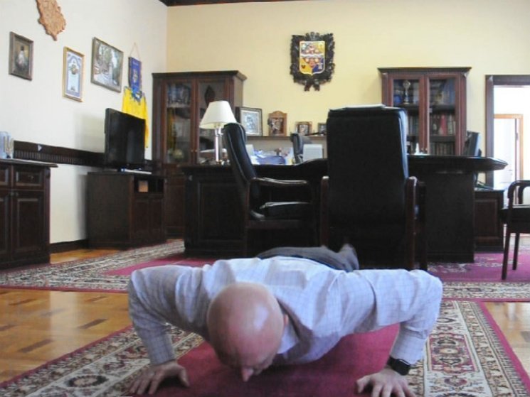 Малецкий отказался отжиматься 22 раза на камеру Малецкий отказался отжиматься 22 раза на камеру