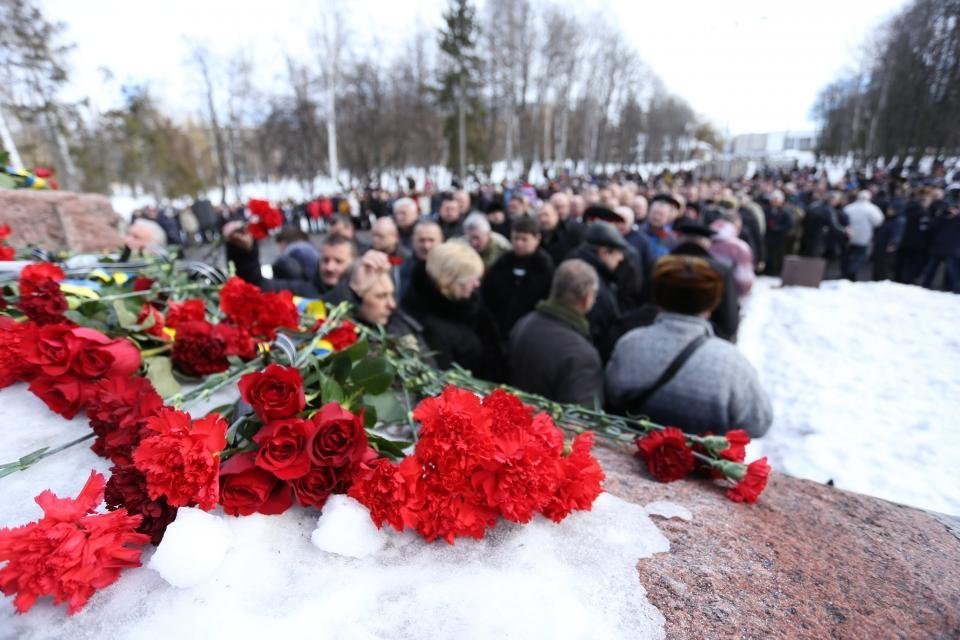 Торжественные речи и стрельба: в Кременчуге почтили память погибших воинов-афганцев Торжественные речи и стрельба: в Кременчуге почтили память погибших воинов-афганцев