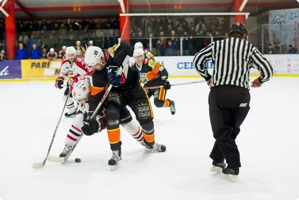 «Кременчук» у важкій боротьбі поступається «Донбасу» «Кременчук» у важкій боротьбі поступається «Донбасу»