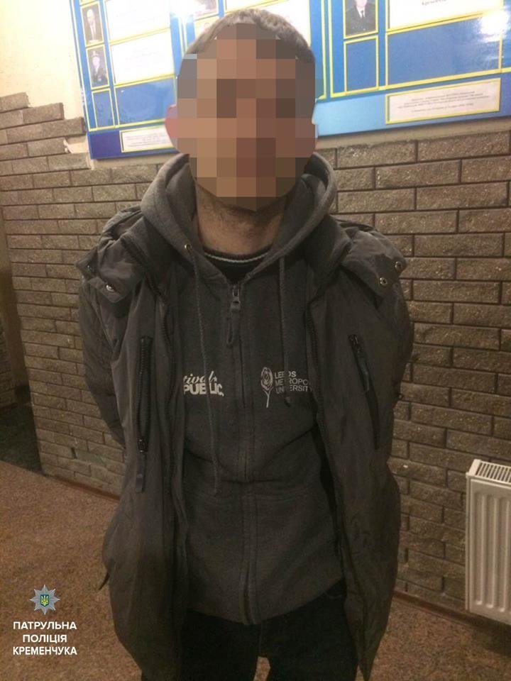 Чотири роки за Сковороду: патрульні затримали парубків, які відібрали у кременчужанина 500 гривень Чотири роки за Сковороду: патрульні затримали парубків, які відібрали у кременчужанина 500 гривень