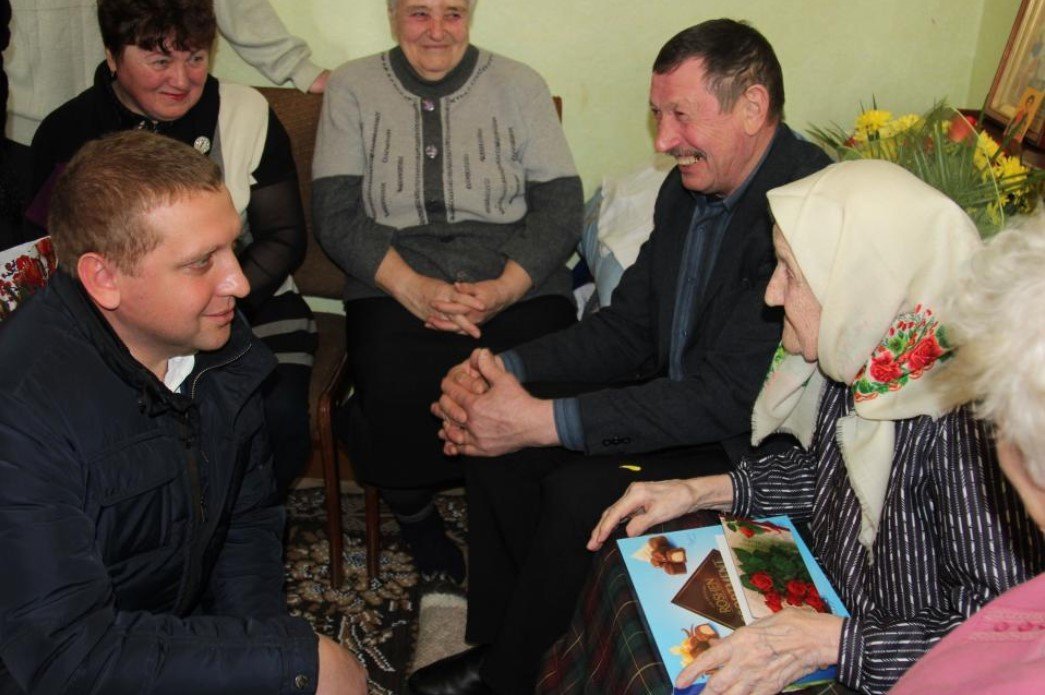 Секрет довголіття від бабці мера: Ганна Малецька відсвяткувала 100-річний ювілей Секрет довголіття від бабці мера: Ганна Малецька відсвяткувала 100-річний ювілей