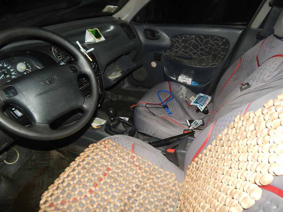 Двое клиентов напали на таксиста, который отказался их везти Двое клиентов напали на таксиста, который отказался их везти