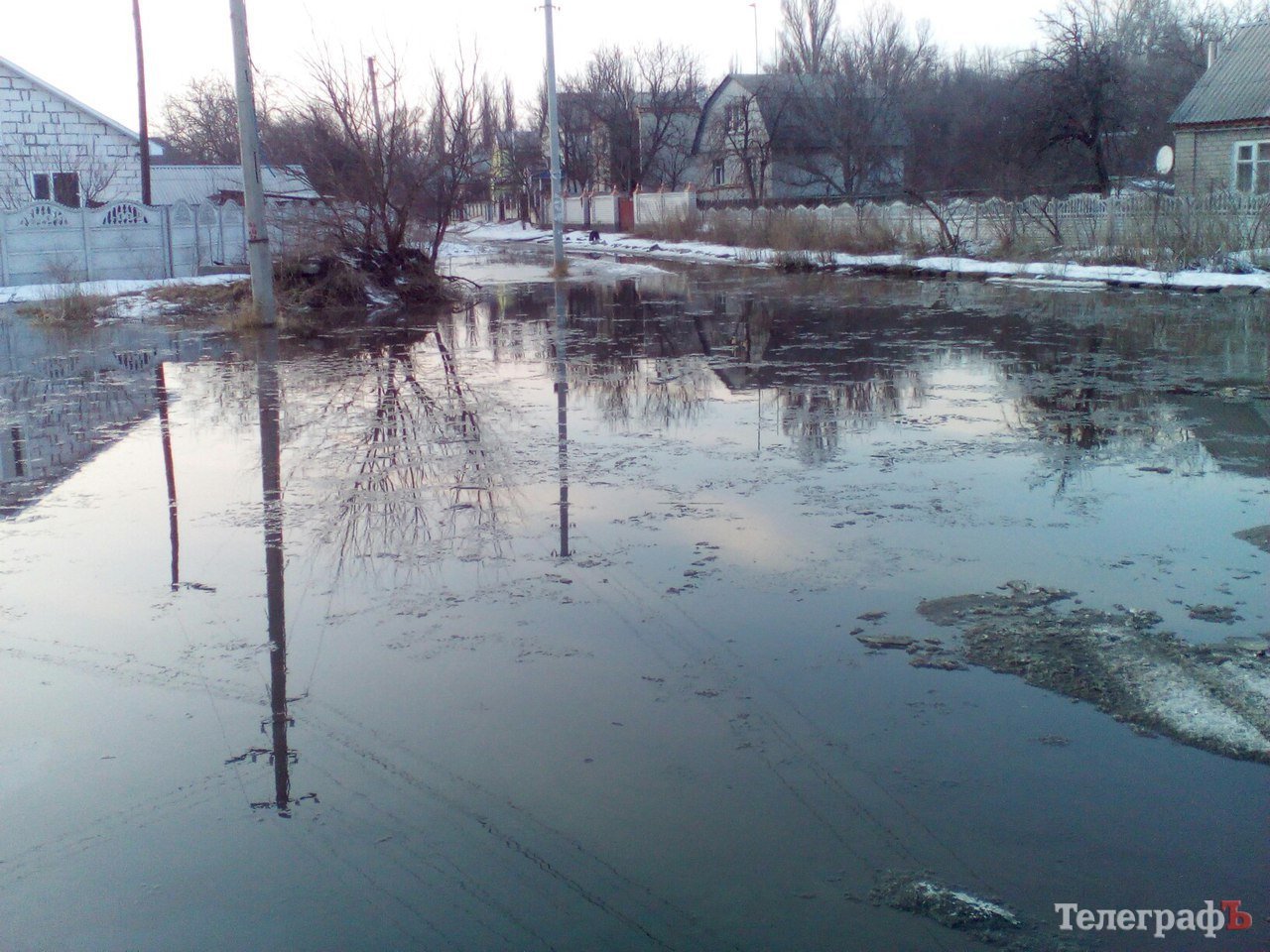 Крюков затопило: спасатели откачали 400 кубометров талой воды Крюков затопило: спасатели откачали 400 кубометров талой воды