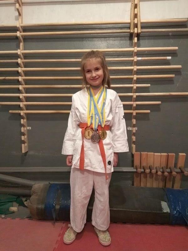 Кременчуцькі каратисти на змаганнях взяли 4 золота, 2 срібла та 3 бронзи Кременчуцькі каратисти на змаганнях взяли 4 золота, 2 срібла та 3 бронзи