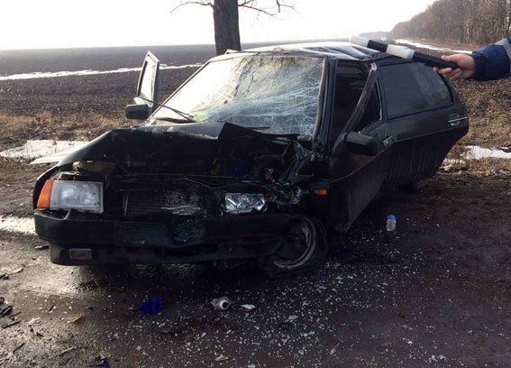 На Полтавщине столкнулись два ВАЗа: один человек погиб, трое получили травмы На Полтавщине столкнулись два ВАЗа: один человек погиб, трое получили травмы