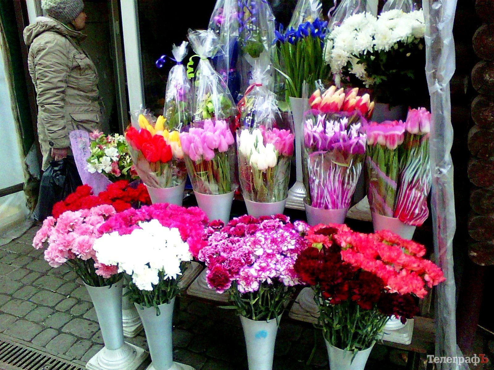 Ціна чоловічої уваги: скільки кременчужанам доведеться віддати за букет до 8 Березня Ціна чоловічої уваги: скільки кременчужанам доведеться віддати за букет до 8 Березня