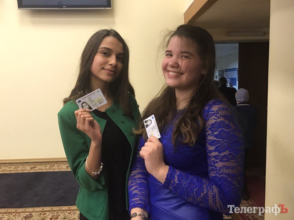 36 юных кременчужан получили пластиковые паспорта – ID-карты 36 юных кременчужан получили пластиковые паспорта – ID-карты