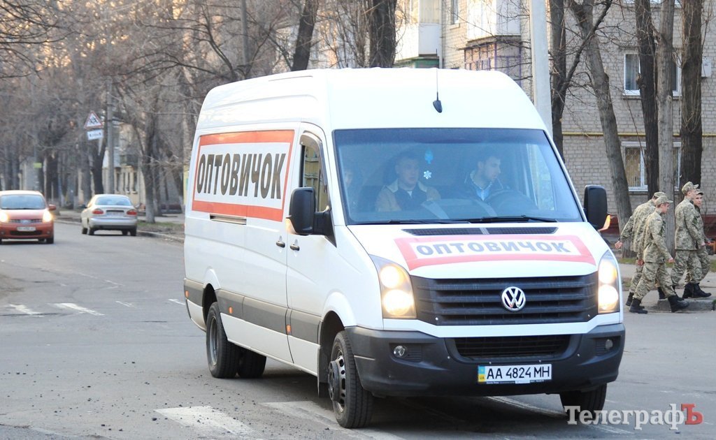 В Кременчуге представители банка с полным автобусом охраны несколько дней стоят под офисом фирмы В Кременчуге представители банка с полным автобусом охраны несколько дней стоят под офисом фирмы