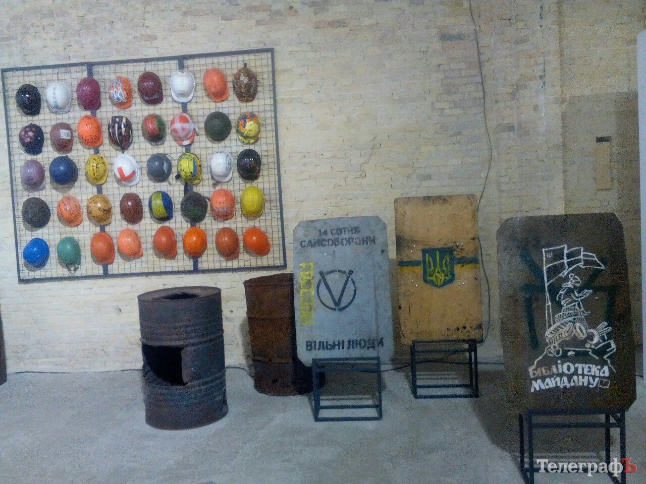 Одяг Руслани, нагорода Джамали та майже справжня телестудія: кременчуцька студентка побувала в «Музеї новин» ТСН Одяг Руслани, нагорода Джамали та майже справжня телестудія: кременчуцька студентка побувала в «Музеї новин» ТСН