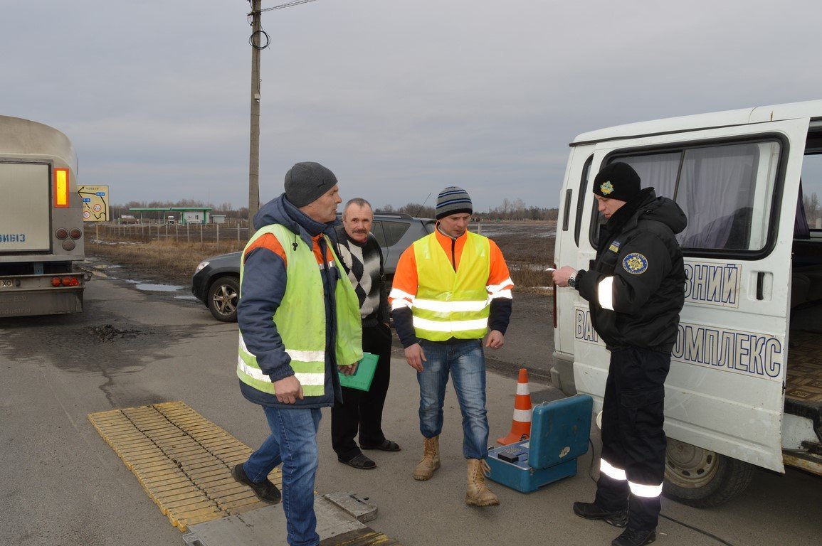 Штрафи за перевантажені фури на полтавських дорогах нараховують у євро Штрафи за перевантажені фури на полтавських дорогах нараховують у євро