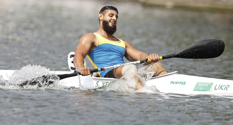 Перше вкидання в фіналі плей-офф з хокею виконає паралімпійський чемпіон Ємельянов Перше вкидання в фіналі плей-офф з хокею виконає паралімпійський чемпіон Ємельянов