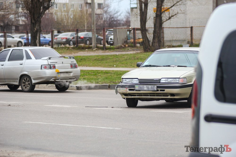 В Кременчуге легковушка врезалась в маршрутку В Кременчуге легковушка врезалась в маршрутку