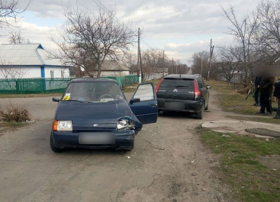 Под Кременчугом 72-летний пьяный дедушка на «Таврии» устроил ДТП Под Кременчугом 72-летний пьяный дедушка на «Таврии» устроил ДТП