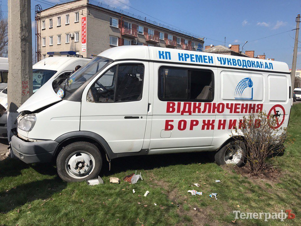 В Кременчуге коммунальная машина врезалась в столб: водитель умер в больнице В Кременчуге коммунальная машина врезалась в столб: водитель умер в больнице
