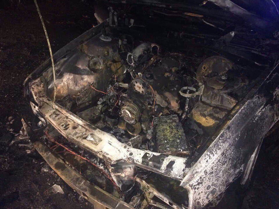 В Крюкове на дамбе загорелся автомобиль – полиция перекрывала дорогу В Крюкове на дамбе загорелся автомобиль – полиция перекрывала дорогу