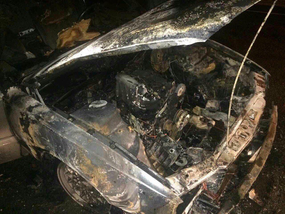 В Крюкове на дамбе загорелся автомобиль – полиция перекрывала дорогу В Крюкове на дамбе загорелся автомобиль – полиция перекрывала дорогу