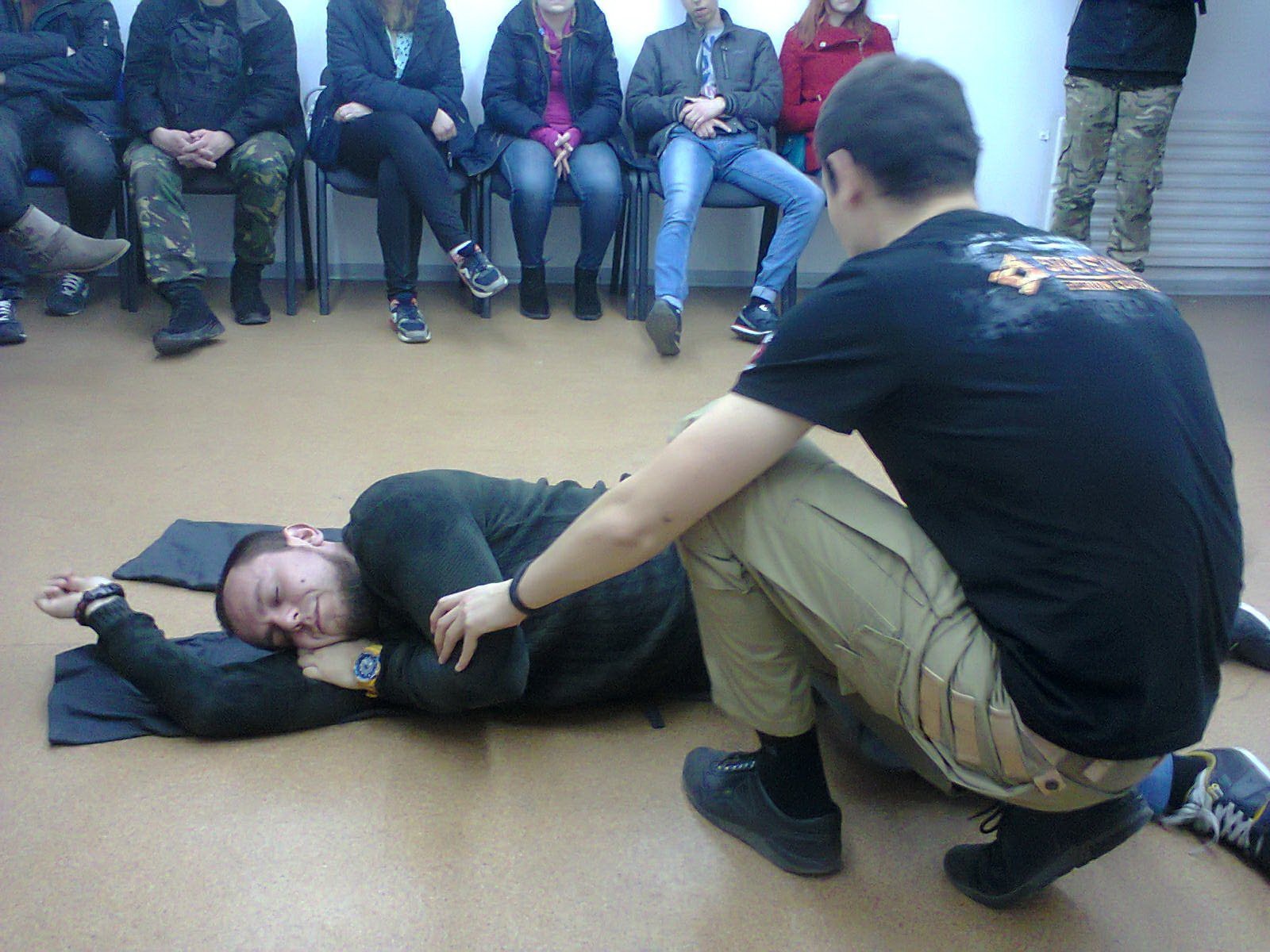 Почему не стоит делать сэлфи на фоне теракта Почему не стоит делать сэлфи на фоне теракта