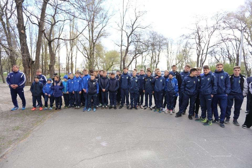 Малеча «Кременя» висадила у Міському саду алею сосен Малеча «Кременя» висадила у Міському саду алею сосен