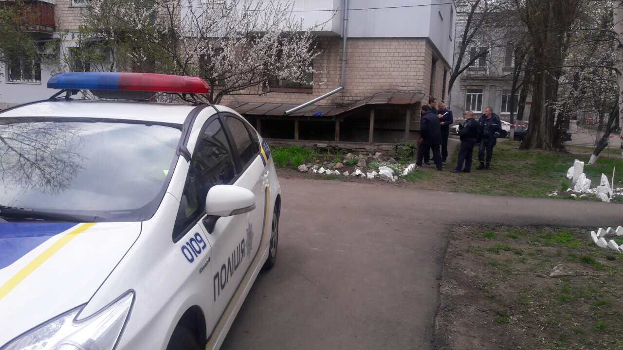 В центре Кременчуга ко входу в подвал дома подложили гранату В центре Кременчуга ко входу в подвал дома подложили гранату