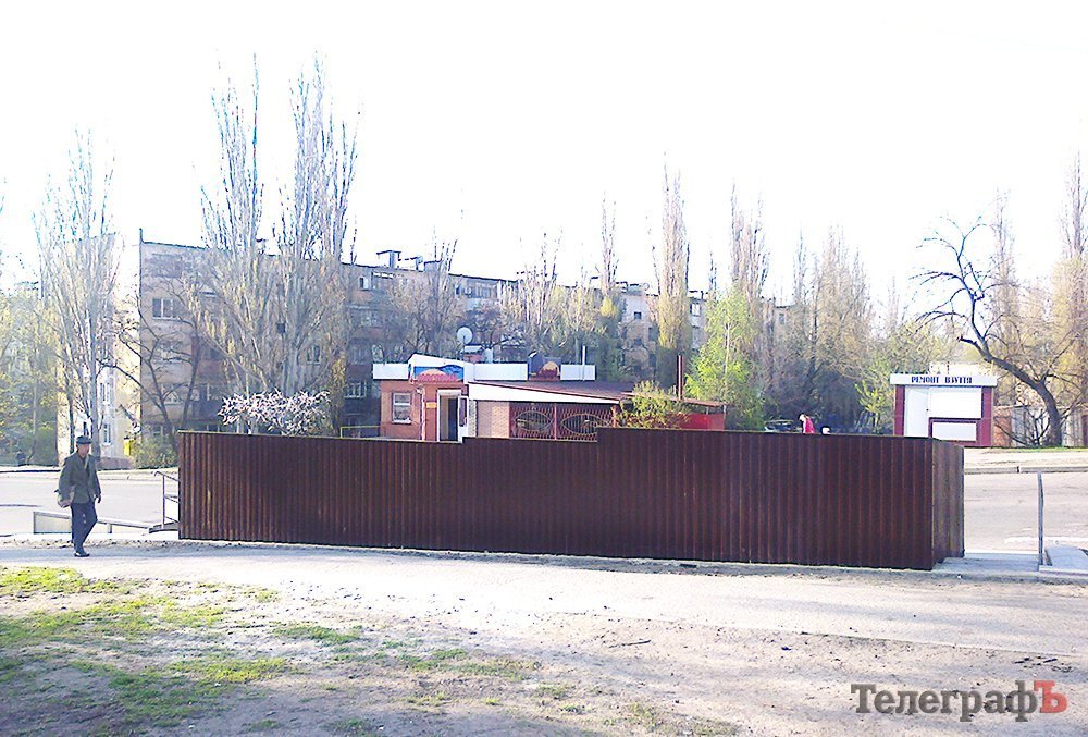 В Кременчуге возле дома мэра на Европейской появилась мусорка по-европейски В Кременчуге возле дома мэра на Европейской появилась мусорка по-европейски