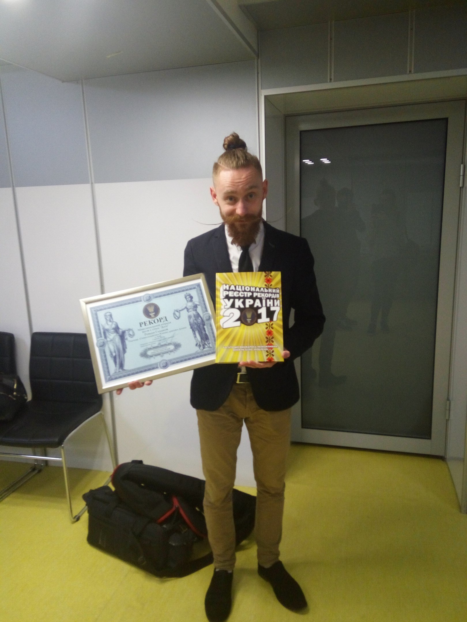 Кременчужанин попал в книгу рекордов Украины за самые длинные усы Кременчужанин попал в книгу рекордов Украины за самые длинные усы