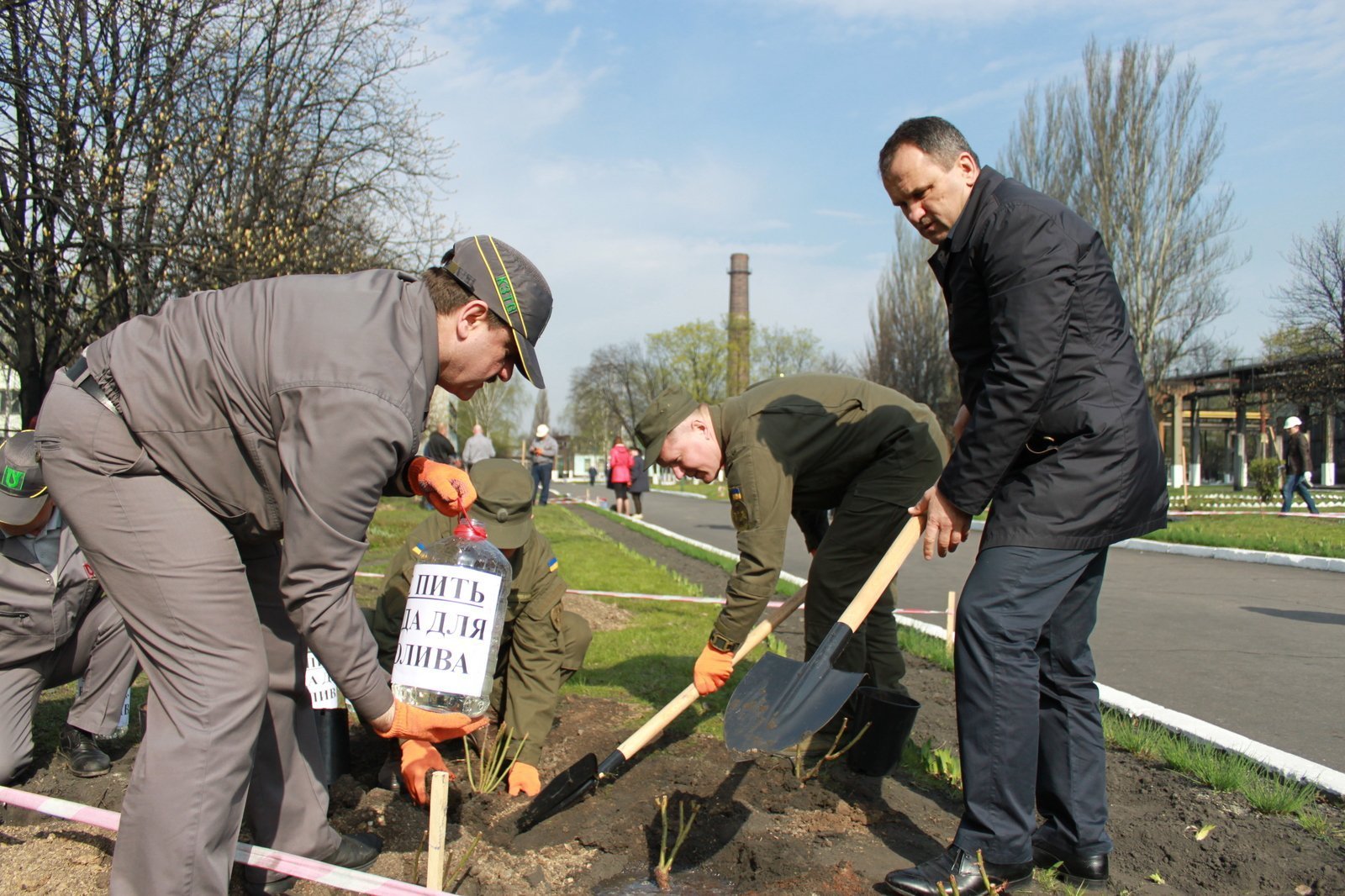 Завод троянд: на КЗТВ відновили добру традицію Завод троянд: на КЗТВ відновили добру традицію