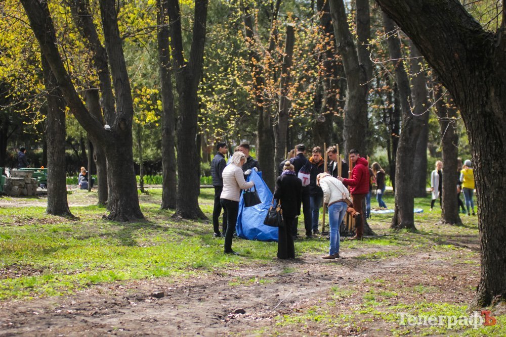 Кременчугская молодежь вычистила 3 городских парка Кременчугская молодежь вычистила 3 городских парка