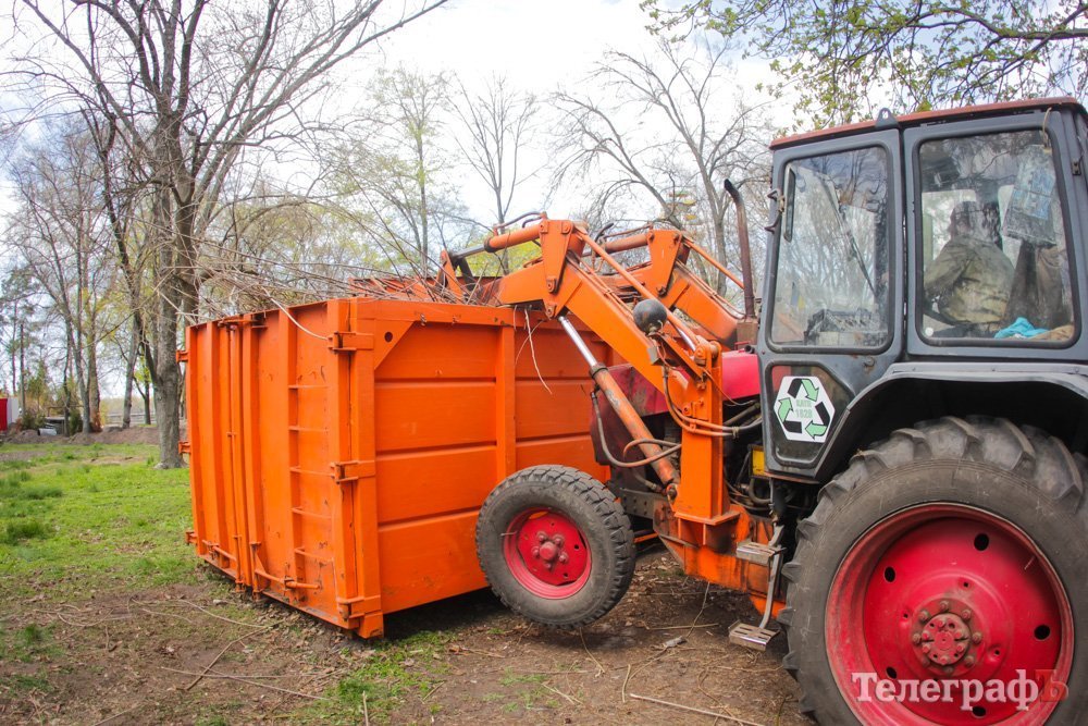 Кременчугская молодежь вычистила 3 городских парка Кременчугская молодежь вычистила 3 городских парка