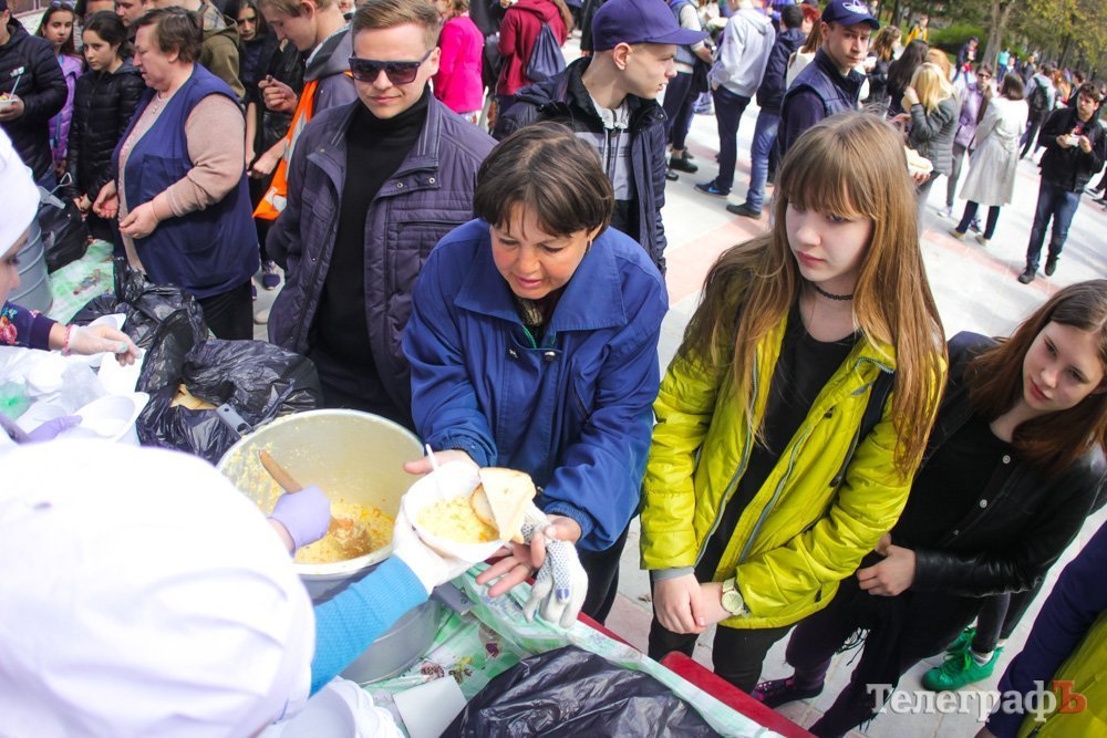 Кременчугская молодежь вычистила 3 городских парка Кременчугская молодежь вычистила 3 городских парка