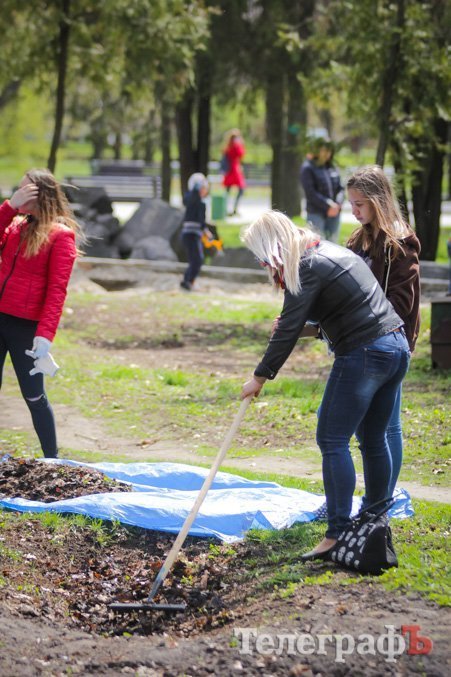 Кременчугская молодежь вычистила 3 городских парка Кременчугская молодежь вычистила 3 городских парка