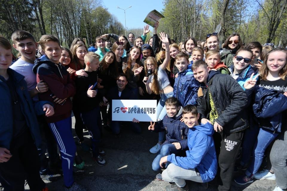 Кременчугская молодежь вычистила 3 городских парка Кременчугская молодежь вычистила 3 городских парка