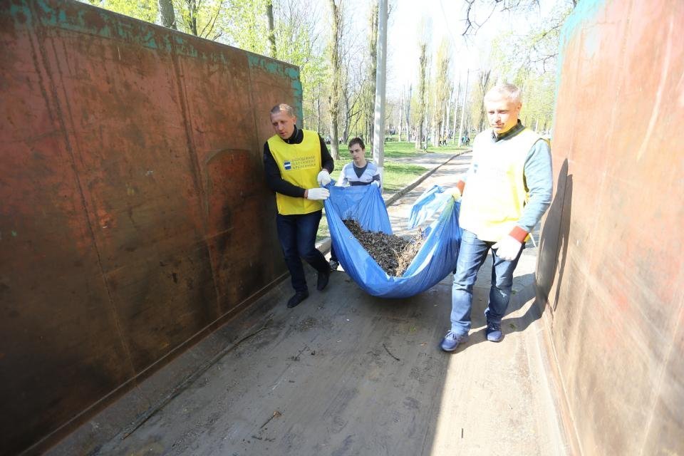 Кременчугская молодежь вычистила 3 городских парка Кременчугская молодежь вычистила 3 городских парка