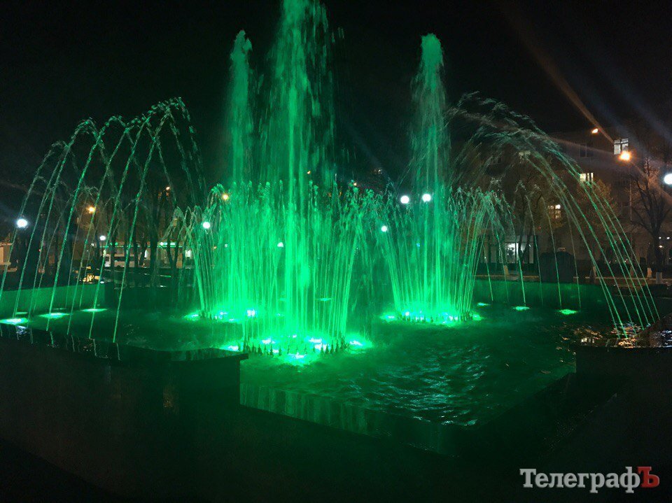 Фотофакт: фонтан в сквере им. О.Бабаева уже радует кременчужан Фотофакт: фонтан в сквере им. О.Бабаева уже радует кременчужан
