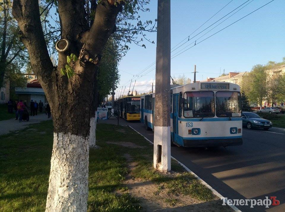 На проспекті Свободи ДТП: рух транспорту ускладнений На проспекті Свободи ДТП: рух транспорту ускладнений